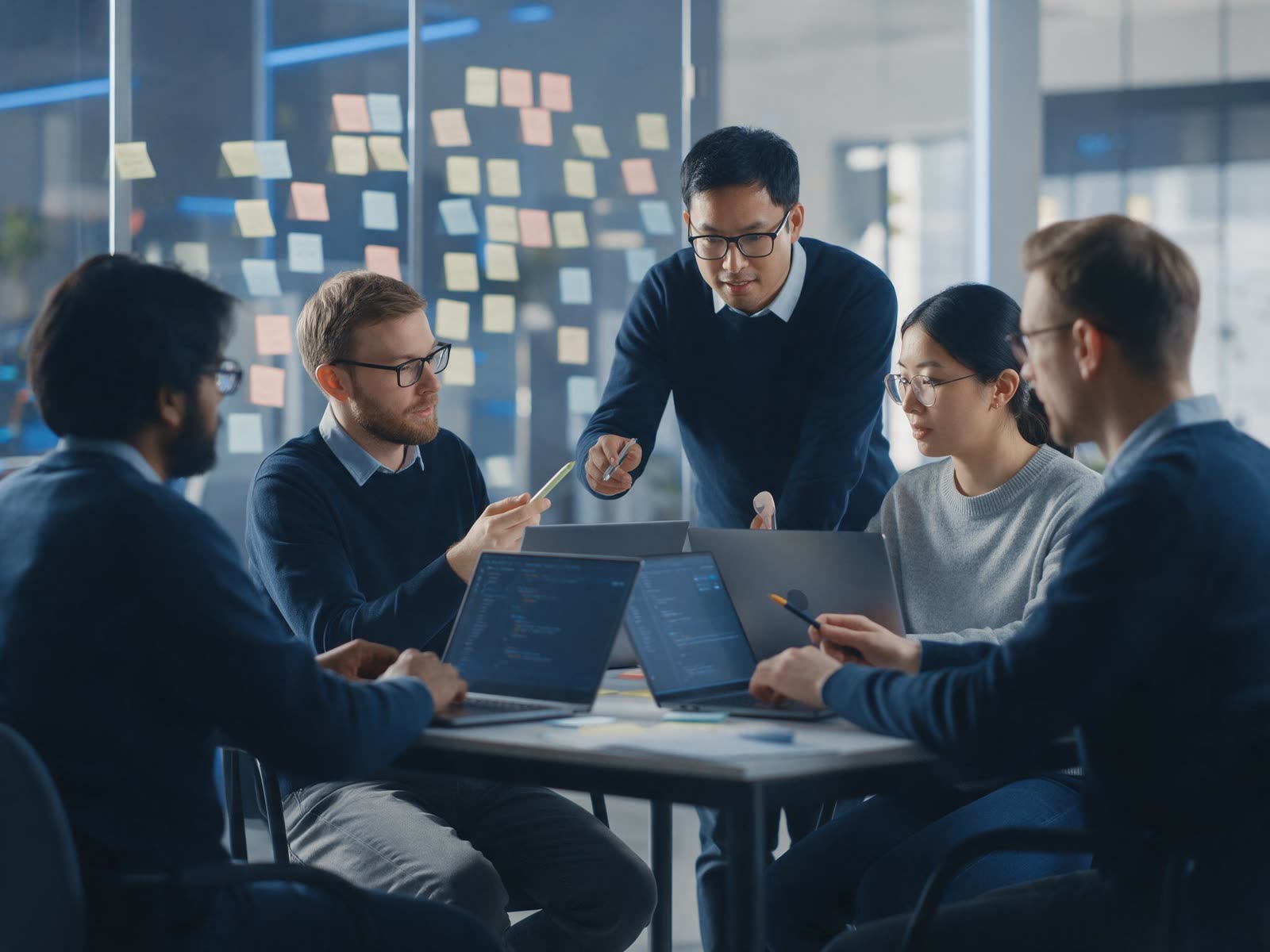 Equipe de desenvolvedores da Otran Tech em reunião de planejamento ágil